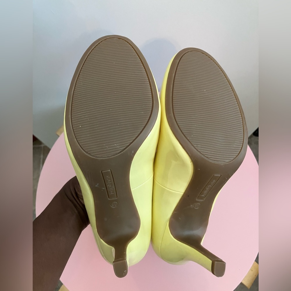 Kelly & Katie Yellow Heels - Picture 7 of 10